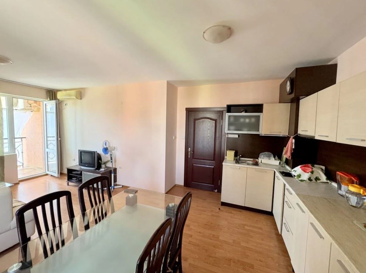 Geräumige Wohnung mit einem Schlafzimmer 200 Meter vom Meer entfernt in Ravda – komfortables Zuhause an der Küste