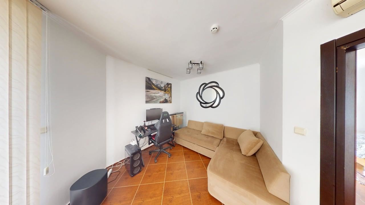 Zweizimmerwohnung mit Panoramablick auf das Meer und die Berge in einer Wohnanlage mit Swimmingpools und SPA-Zentrum