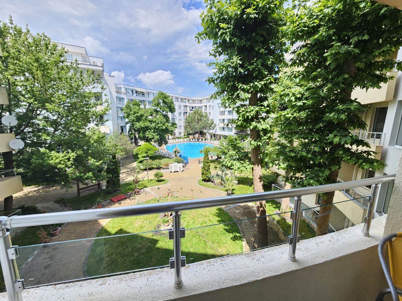 Nur 100 Meter vom Meer entfernt! Geräumige Zweizimmerwohnung mit Blick auf den Pool in einer der beliebtesten Wohnanlagen in Sonnenstrand
