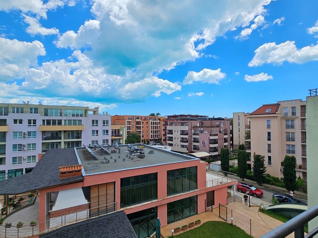 Exklusive 2-Zimmer-Wohnung mit Panoramablick auf den Pool in Sonnenstrand