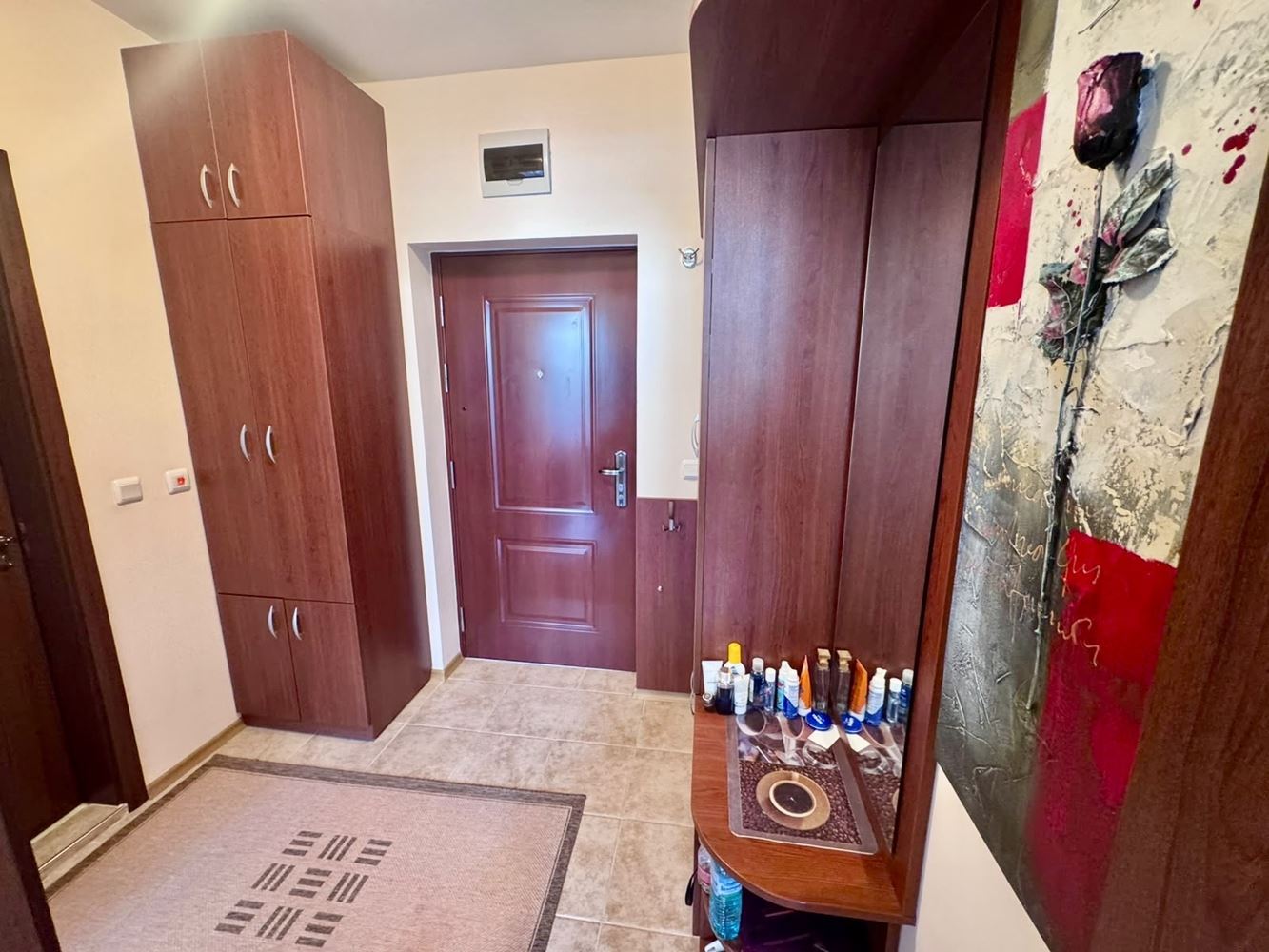 Komfortable 2-Zimmer-Wohnung mit großzügiger Terrasse und Poolblick in einer luxuriösen Anlage in Nessebar