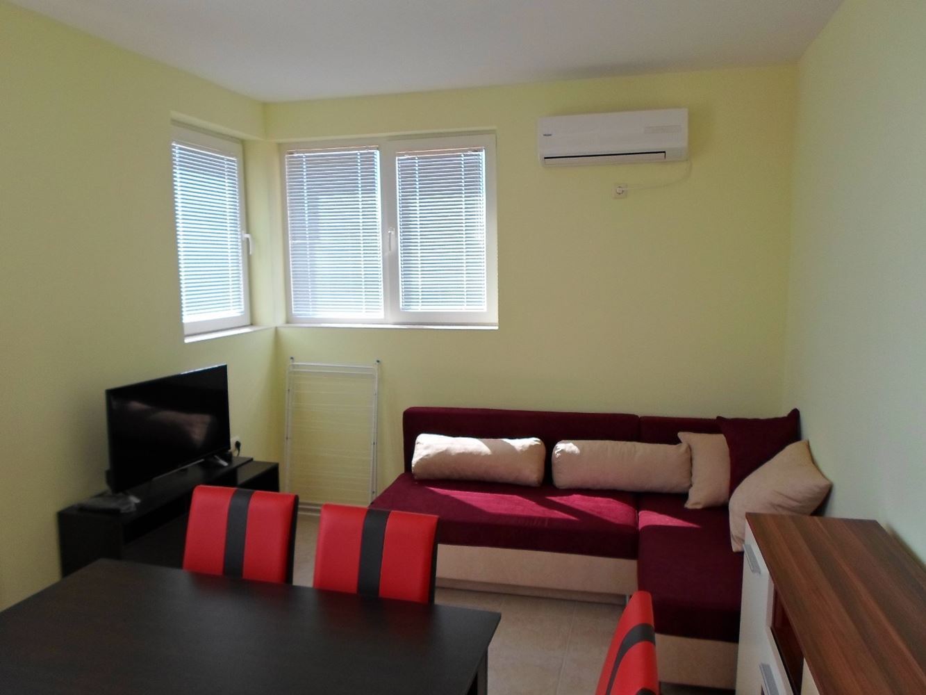 Geräumige Drei-Zimmer-Wohnung in Pomorie mit Panoramablick auf das Meer – ein ideales Zuhause am Meer