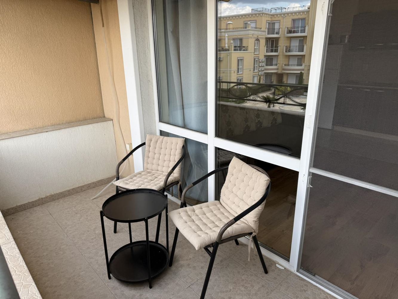 Stilvolle Einzimmerwohnung in einem modernen Komplex in Ravda – ausgezeichnete Investition nahe dem Meer