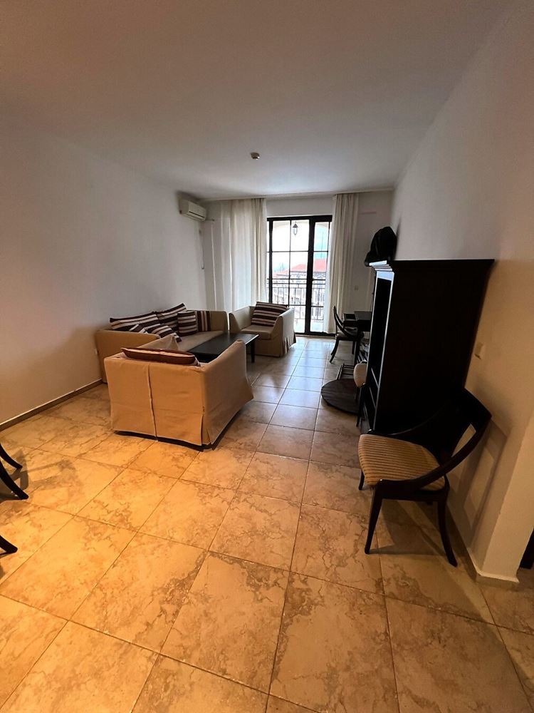 Einzigartige Drei-Zimmer-Wohnung mit Panoramablick auf das Meer und den Pool in erster Meereslinie in Obzor