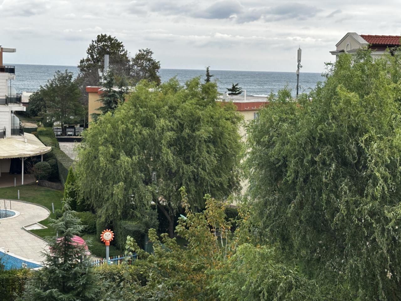 Meerblick und Küstencharme – möblierte Zweizimmerwohnung in erster Meereslinie in Sozopol