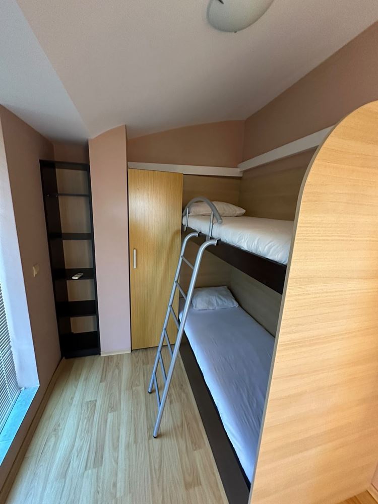Erste Meereslinie in Sveti Vlas – beeindruckende Maisonettewohnung mit drei Schlafzimmern, Panoramablick und riesiger Terrasse