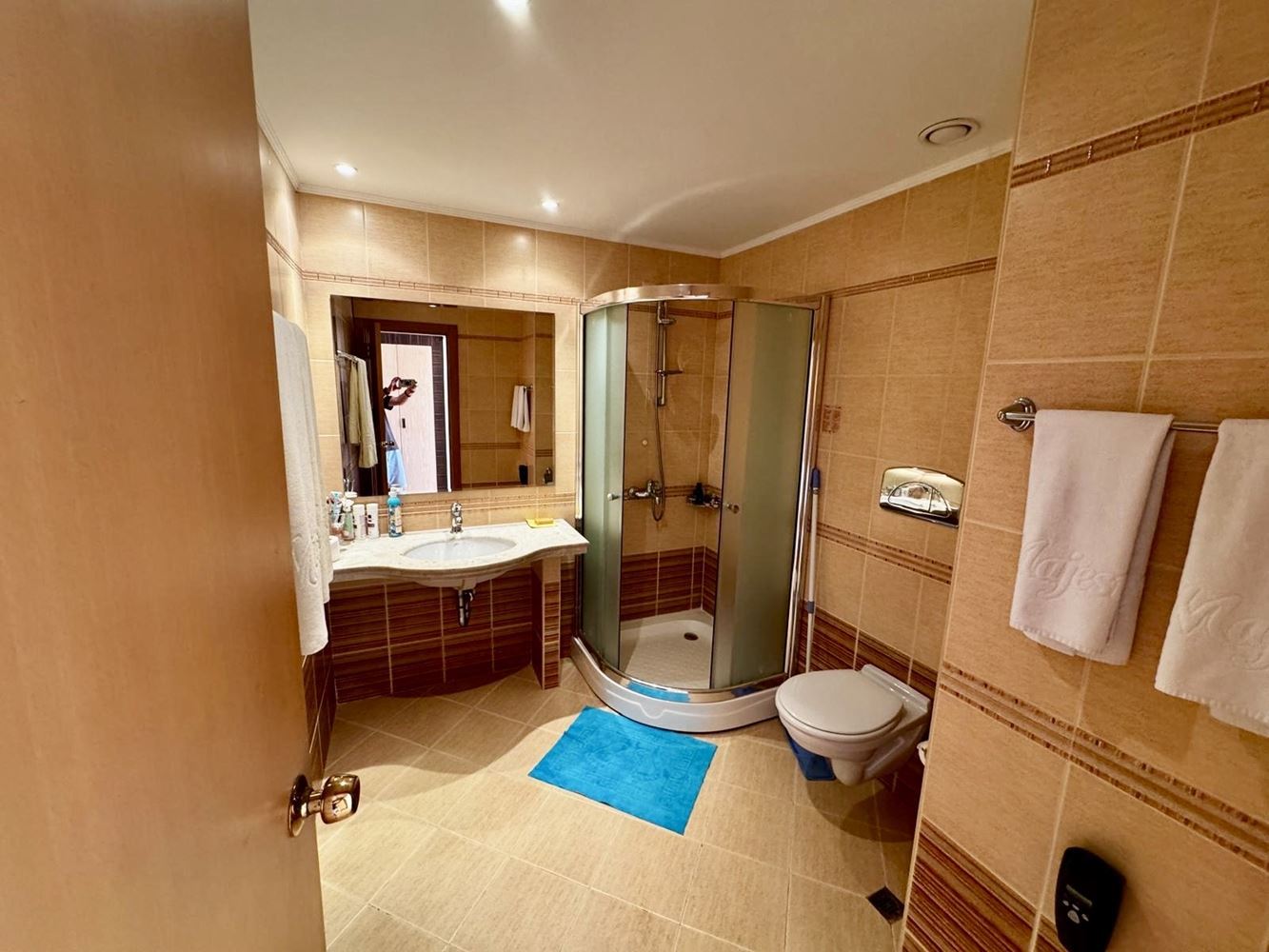 Geräumige 2-Zimmer-Wohnung mit großer Terrasse und Panoramablick auf das Meer
