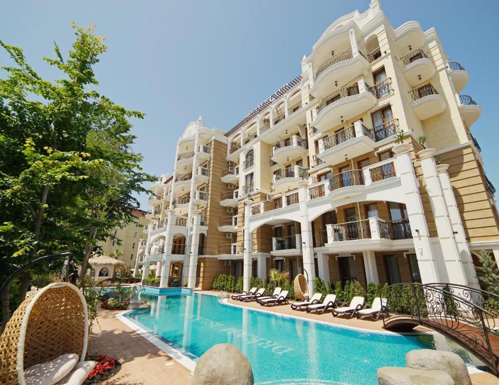 Attraktive Zweizimmerwohnung im Grünen in einer Clubanlage in Sunny Beach