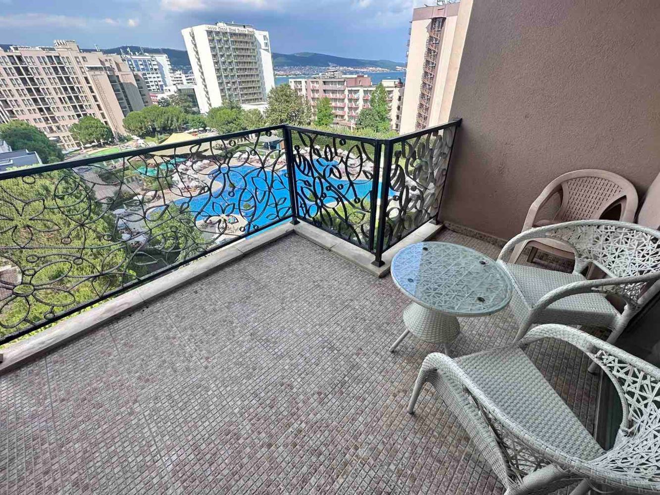 Luxuriöse Wohnung mit einem Schlafzimmer und Panoramablick auf das Meer in einer prestigeträchtigen Wohnanlage in Sonnenstrand