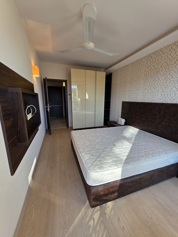 Herrliche Wohnung mit einem Schlafzimmer in einer Anlage in Sonnenstrand – Blick auf den Pool; Stil und Komfort