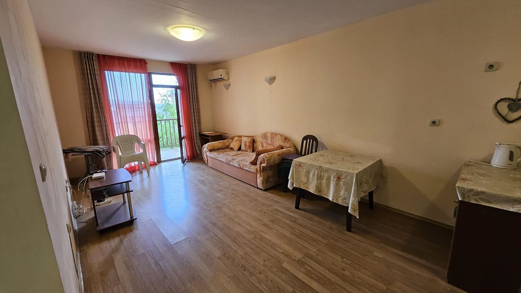 Geräumige 3-Zimmer-Wohnung in Primorsko – Komfort, Ruhe und niedrige Wartungsgebühr
