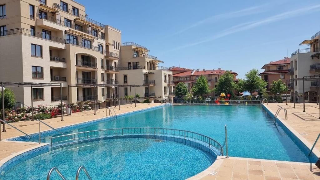 Wohnung in Sveti Vlas 300 m vom Strand entfernt – hervorragende Lage, Luxuskomplex mit mediterraner Atmosphäre