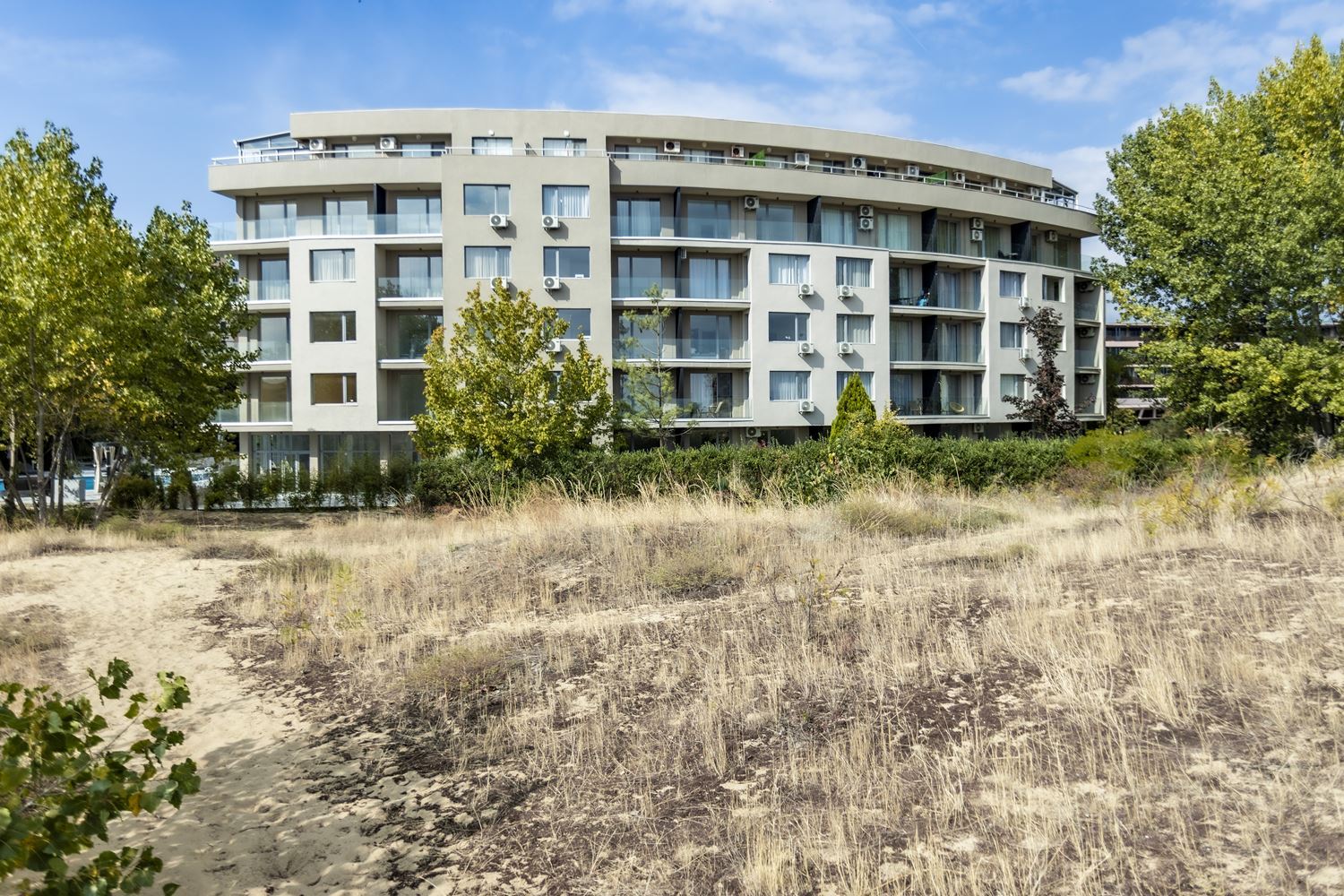 Elegante 3-Zimmer-Wohnung mit Panoramablick auf das Meer in erster Meereslinie in Sonnenstrand