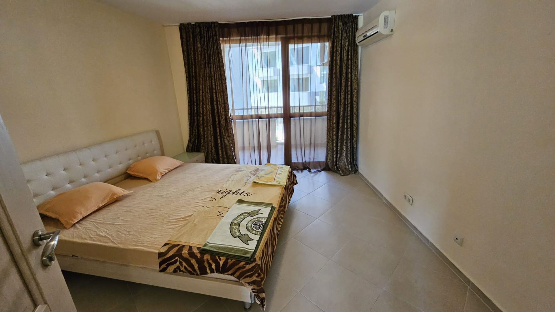 Geräumige 2-Zimmer-Wohnung mit Blick auf den Pool in einer modernen Wohnanlage in Sonnenstrand