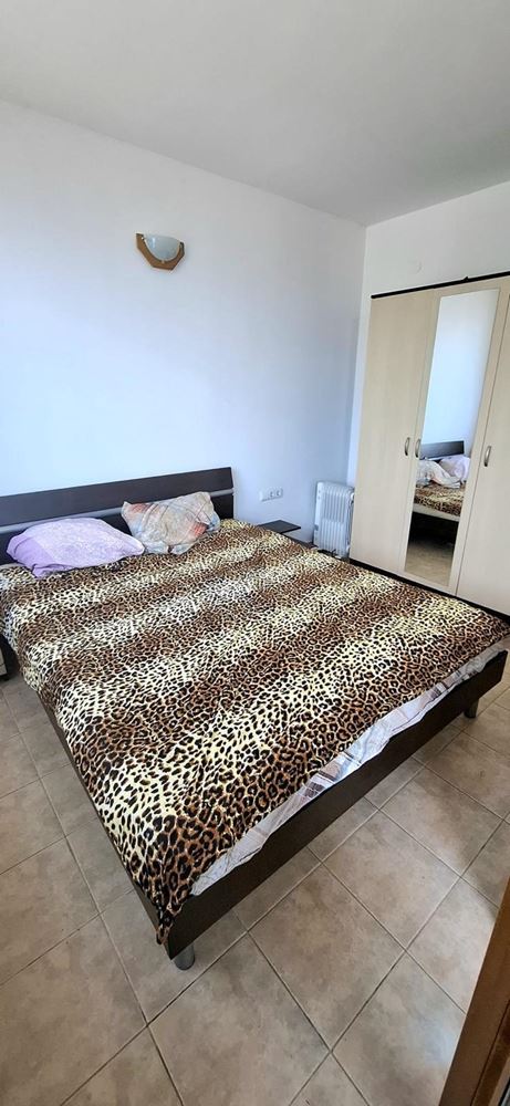 3-Zimmer-Wohnung in erster Linie mit frontalem Meerblick in Pomorie. Mit Tiefgaragenstellplatz!