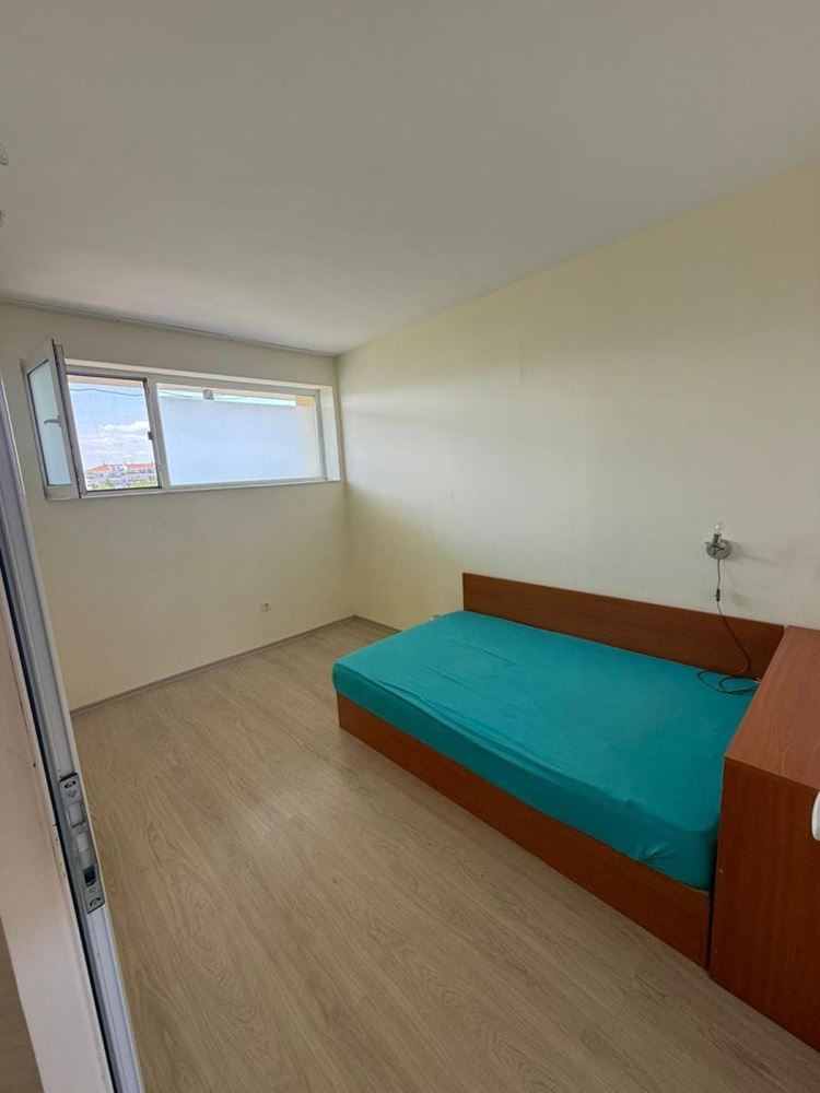 Geräumige Drei-Zimmer-Wohnung mit Meerblick, 500 m vom Strand entfernt in Chernomorets