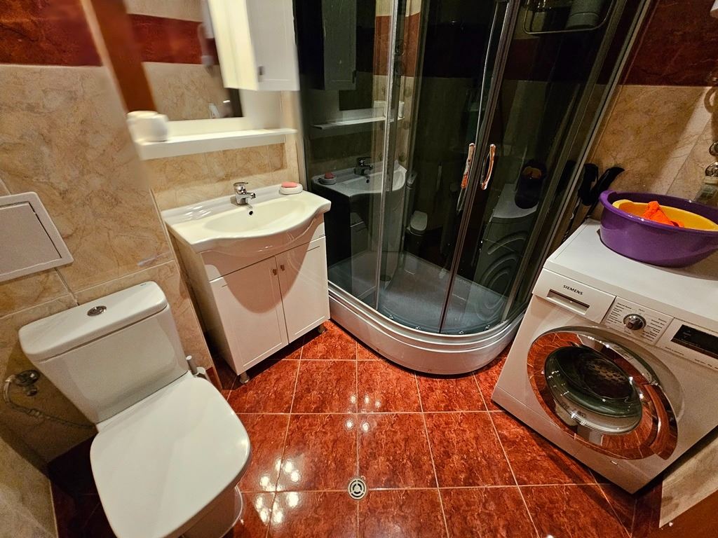 Luxuriöses Panoramaapartment in erster Meereslinie mit zwei Schlafzimmern und einer riesigen Terrasse