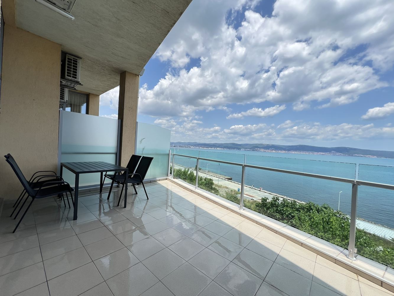 Zweizimmerwohnung in erster Meereslinie mit Meerblick in Nessebar, 500 m von der Altstadt entfernt