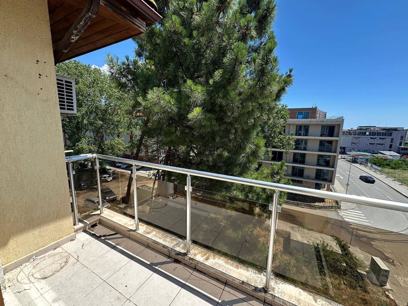 Großzügige 2-Zimmer-Wohnung in einer ruhigen und grünen Wohnanlage mit Pool in Sonnenstrand