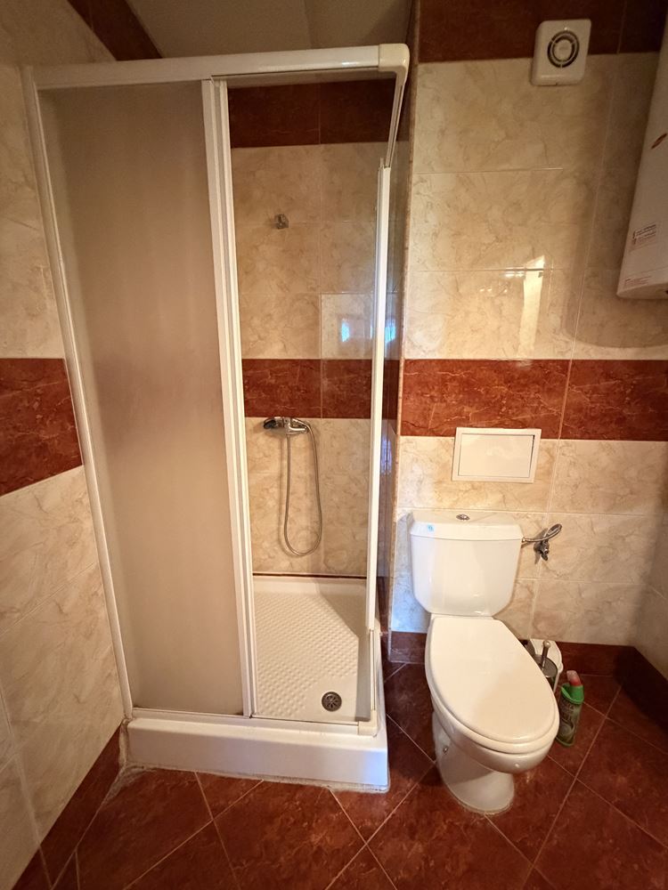 Absolute erste Meereslinie in Sveti Vlas! Geräumige Zweizimmerwohnung mit wunderschönem Meerblick