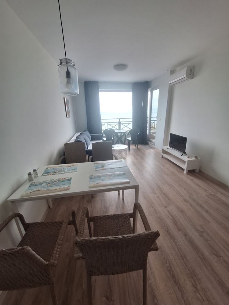 Zweizimmerwohnung in erster Meereslinie mit Panoramablick und großzügiger Terrasse
