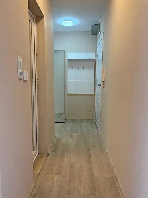Wohnung in erster Meereslinie in Elenite – umfassende Renovierung, Haushaltsstrom und direkter Zugang zum Strand