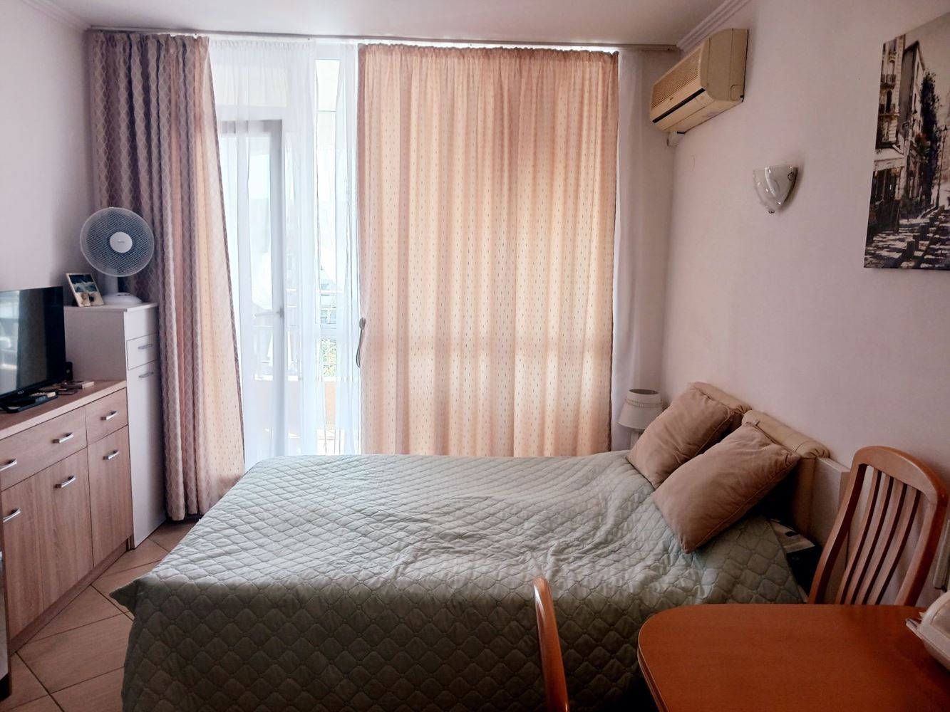 Studio mit Südausrichtung und Poolblick in Sonnenstrand – Gemütlichkeit, Grün und Komfort das ganze Jahr über