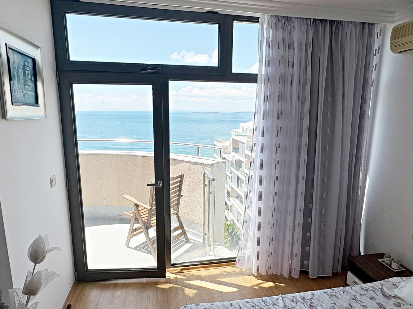 Luxuriöse 2-Zimmer-Wohnung mit Panoramablick auf das Meer in erster Linie in Sveti Vlas