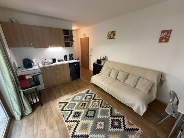 Komfort und Ruhe am Meer – geräumige Zweizimmerwohnung mit einem Schlafzimmer in Aheloy