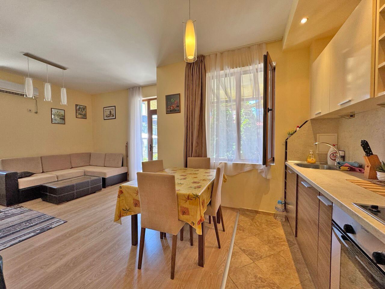 2-Zimmer-Wohnung in erster Meereslinie in einem Premium-Komplex in Sveti Vlas