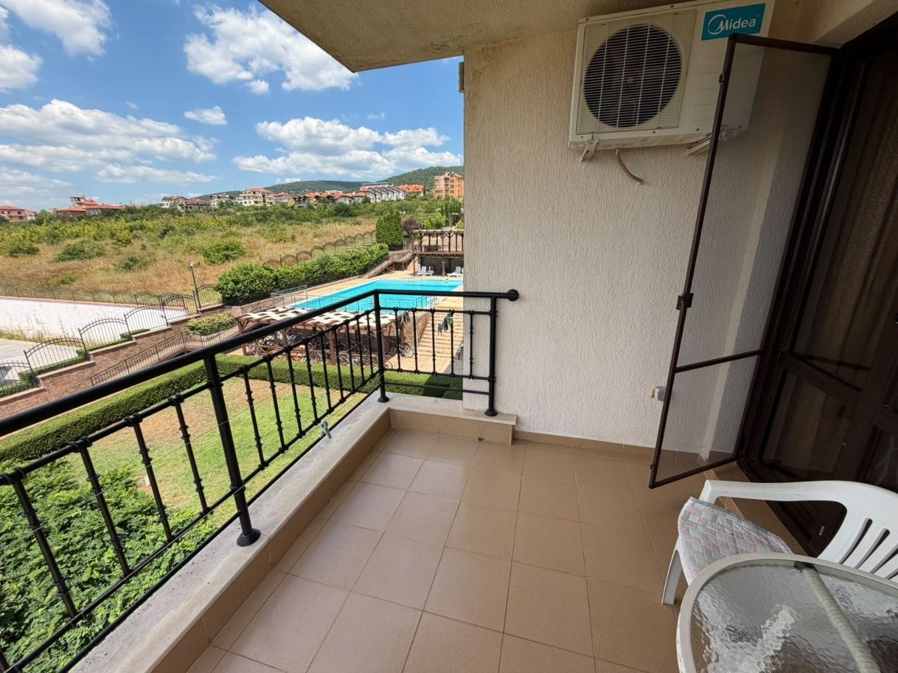 Stilvolle Wohnung mit einem Schlafzimmer und Meerblick in einer prestigeträchtigen Wohnanlage in Sveti Vlas – ideal für Urlaub und Investition