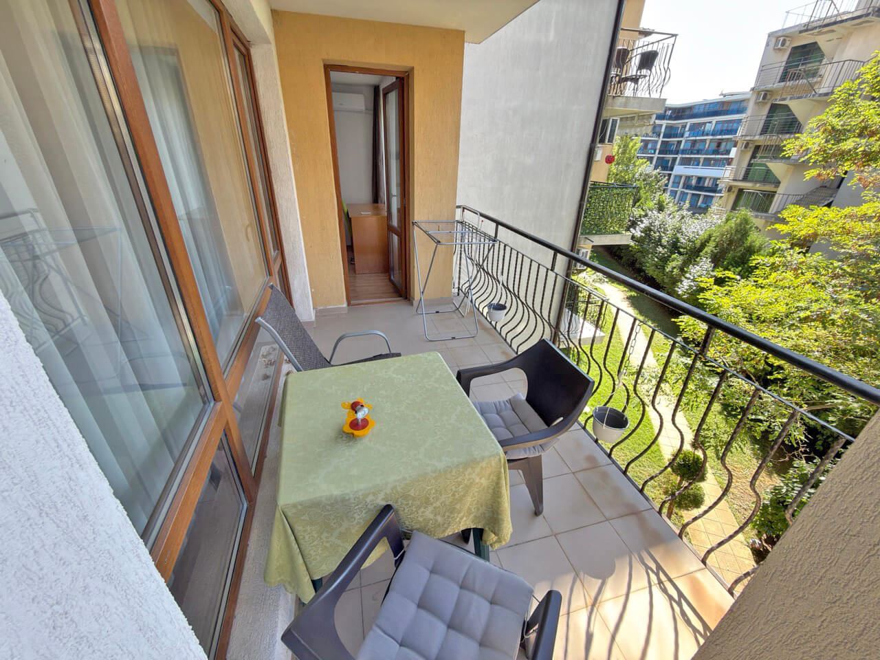 Zweizimmerwohnung mit hochwertiger Möblierung und Swimmingpool in einer modernen Anlage in Sonnenstrand
