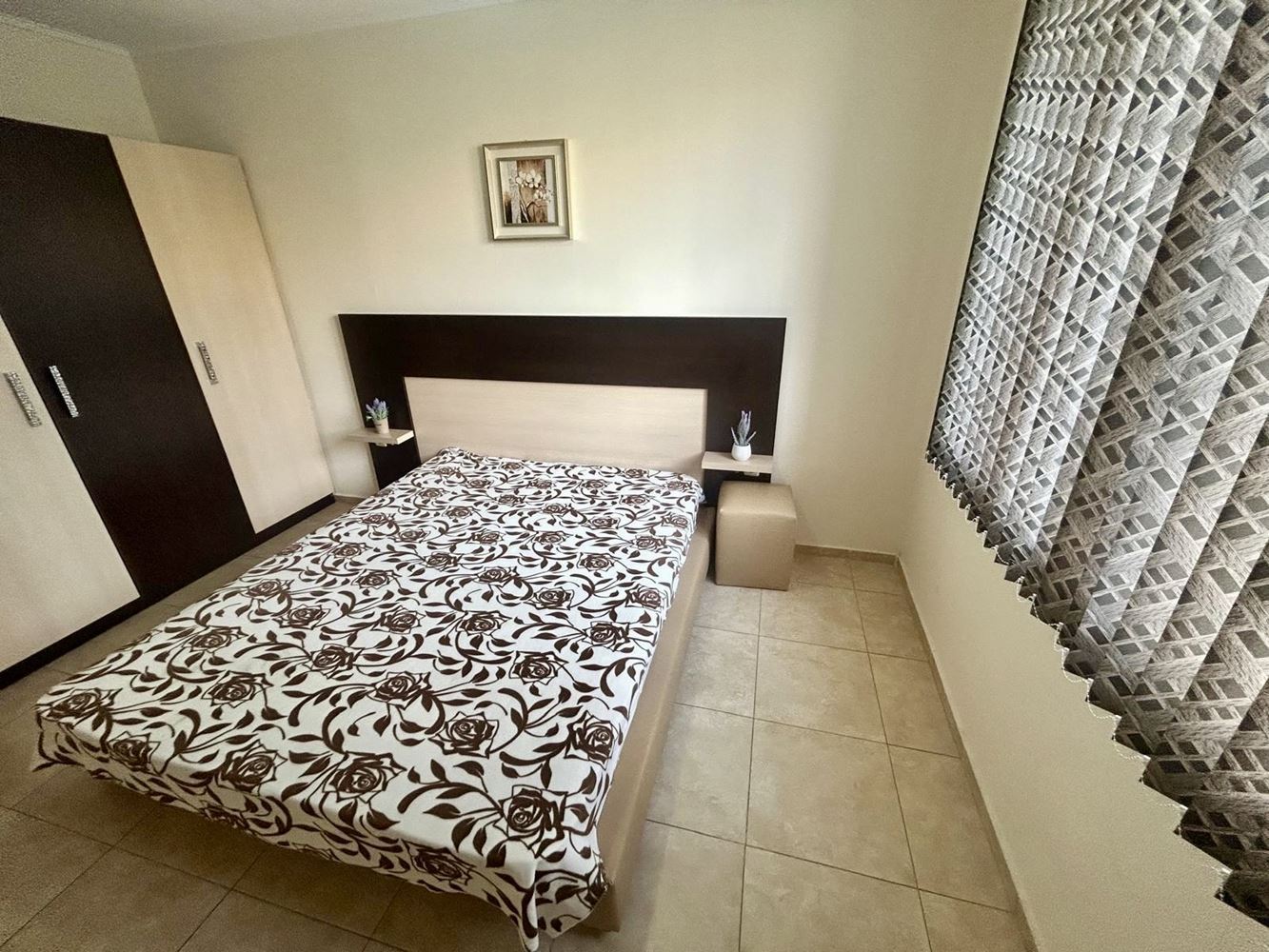 Geräumige Drei-Zimmer-Wohnung mit Poolblick und hervorragenden Annehmlichkeiten in Nessebar