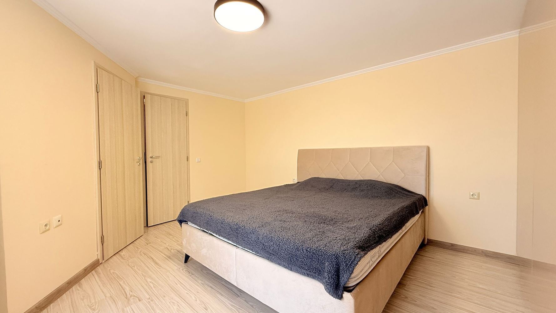 Luxuriöse Maisonette-Wohnung mit drei Schlafzimmern im Herzen von Sonnenstrand – Raum, Stil und Komfort auf zwei Ebenen