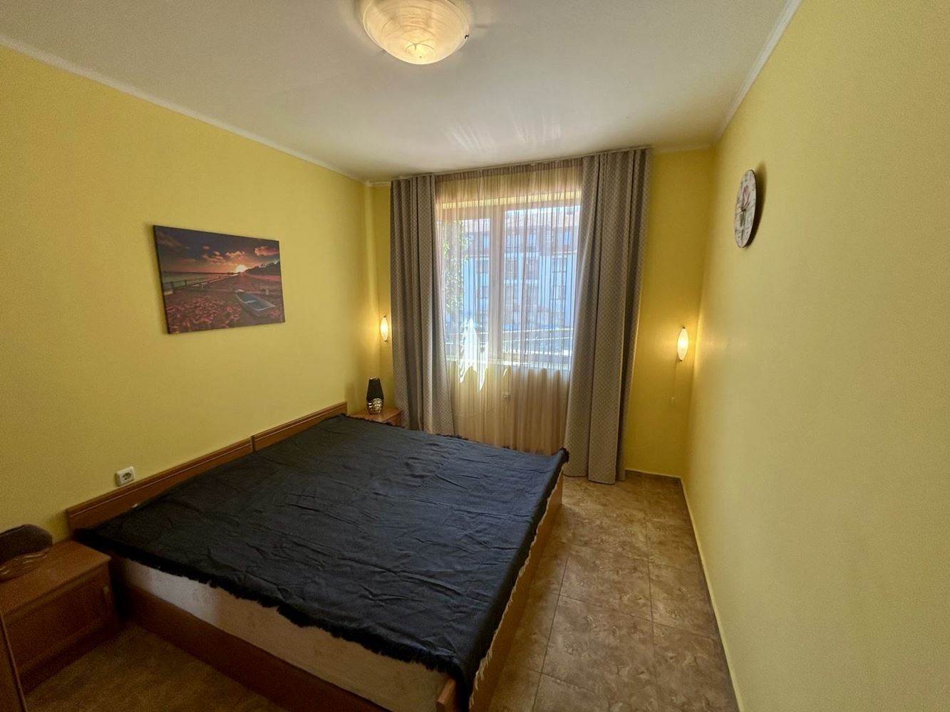 Geräumige Zwei-Zimmer-Wohnung mit Poolblick in Nessebar