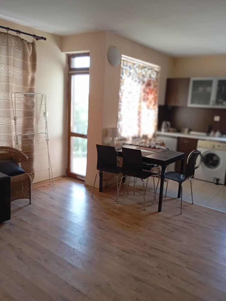 Voll möblierte Ein-Zimmer-Wohnung 200 m vom Strand in Ravda entfernt – Ruhe, Grün und Komfort in einer kleinen Anlage