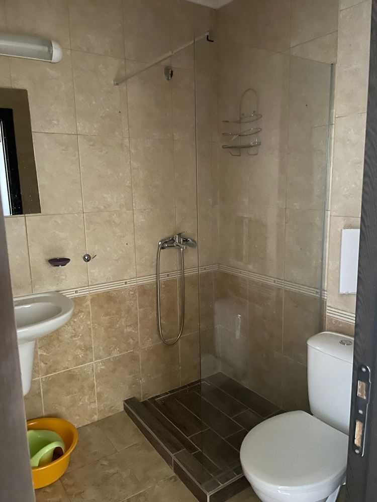 Stilvolle 3-Zimmer-Wohnung im Erdgeschoss mit Poolblick – nur 300 Meter vom Meer in Nessebar entfernt