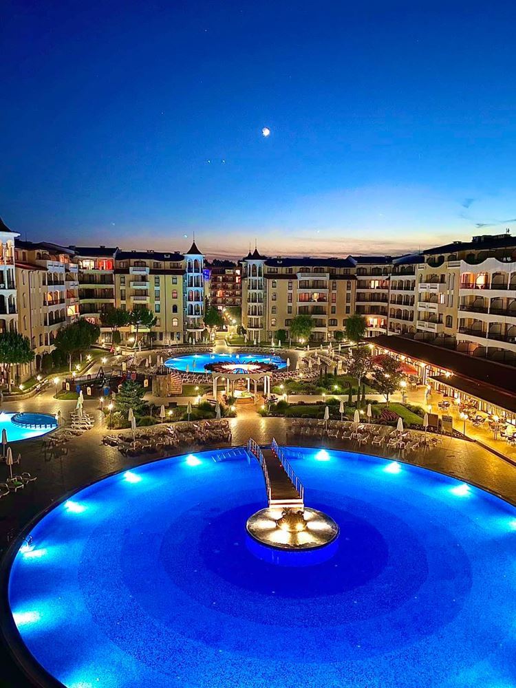 Einzigartige 2-Zimmer-Wohnung mit Balkon und Poolblick in einer prestigeträchtigen Anlage in Sonnenstrand