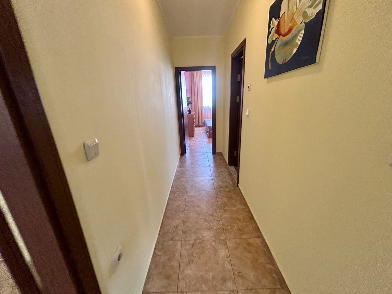 Geräumige Zwei-Zimmer-Wohnung mit Poolblick in Nessebar