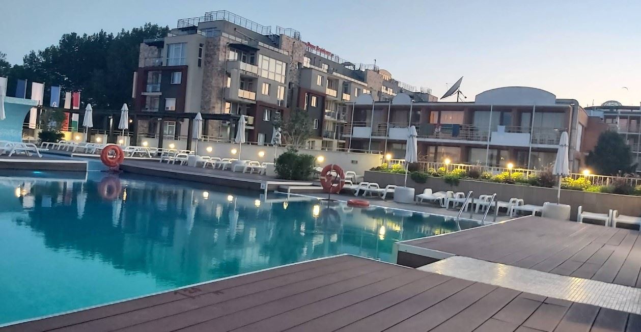 Geräumige 2-Zimmer-Wohnung 50 Meter vom Strand in Sonnenstrand – ausgezeichnete Lage und Komfort in einer geschlossenen Anlage