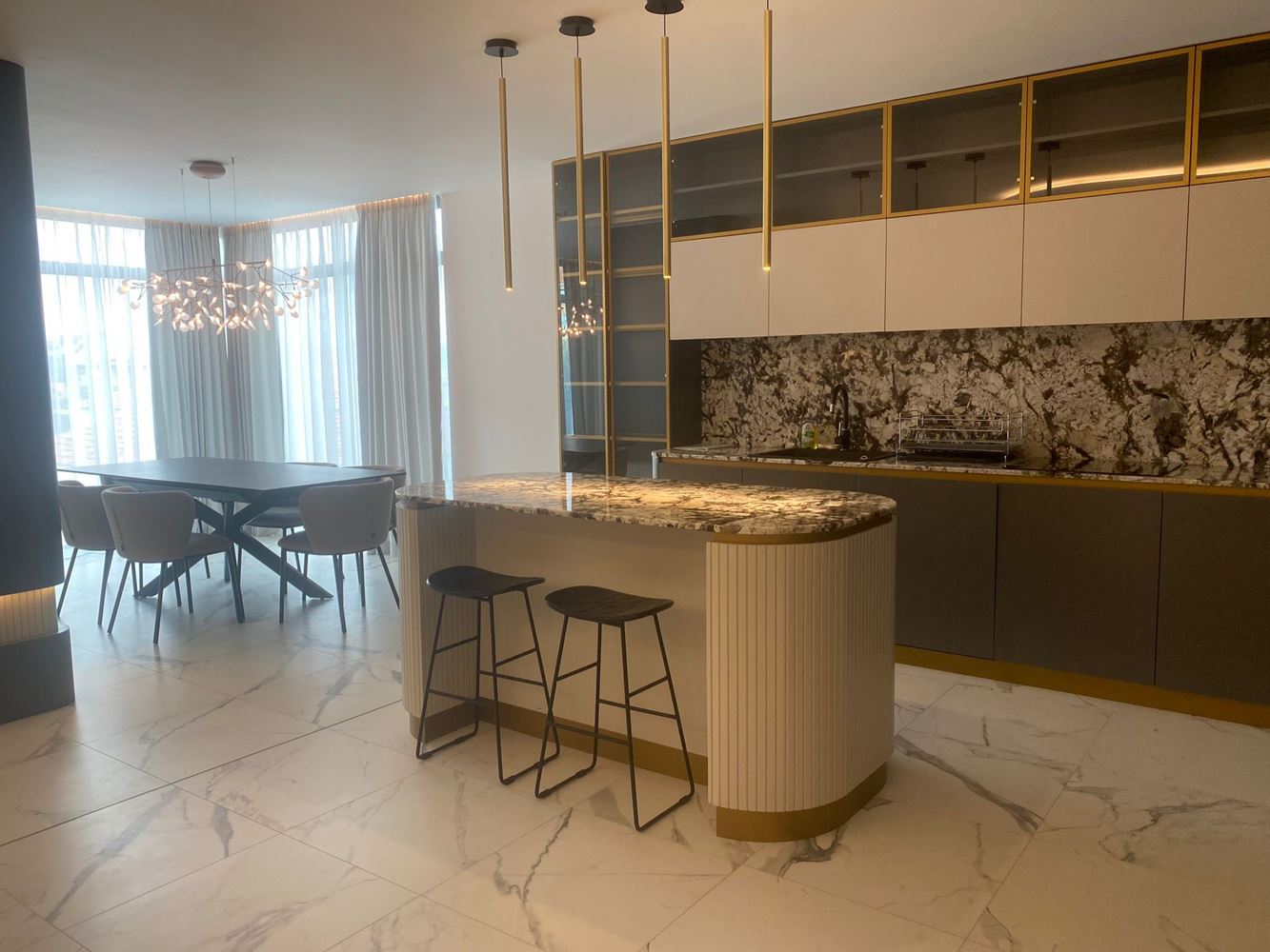 Elegante und großzügige 3-Zimmer-Wohnung in erster Meereslinie in Nessebar – Panoramablick auf das Meer und Premium-Komfort