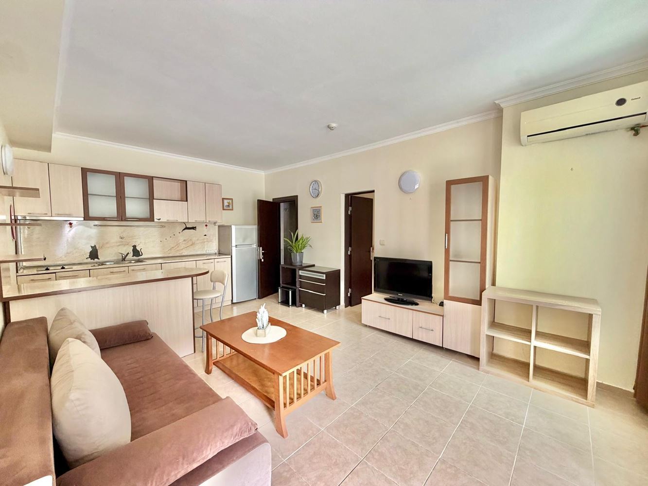 Geräumiges Apartment 300 Meter vom Strand entfernt in Sveti Vlas – ausgezeichnete Investition mit Möglichkeit zur Aufteilung in zwei Wohnungen