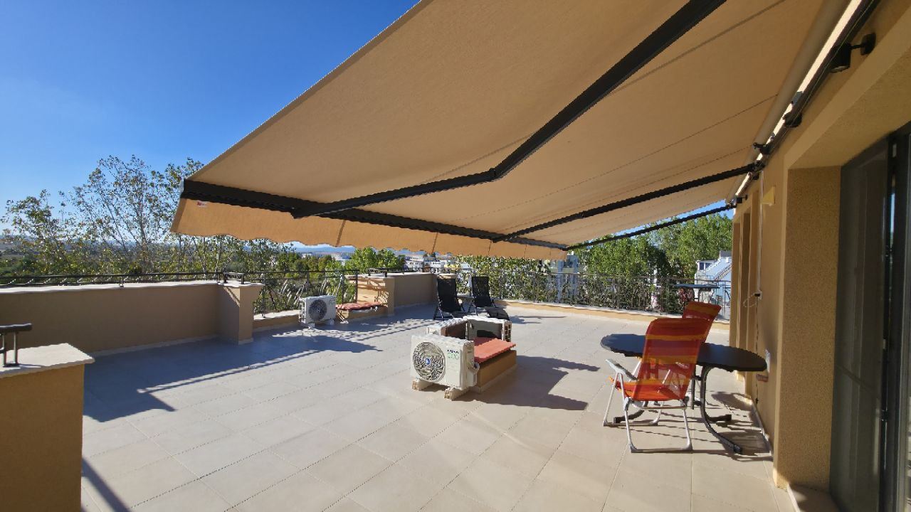 Drei-Zimmer-Wohnung mit zwei Schlafzimmern und großer Panoramaterrasse in einer stilvollen Wohnanlage in Sonnenstrand