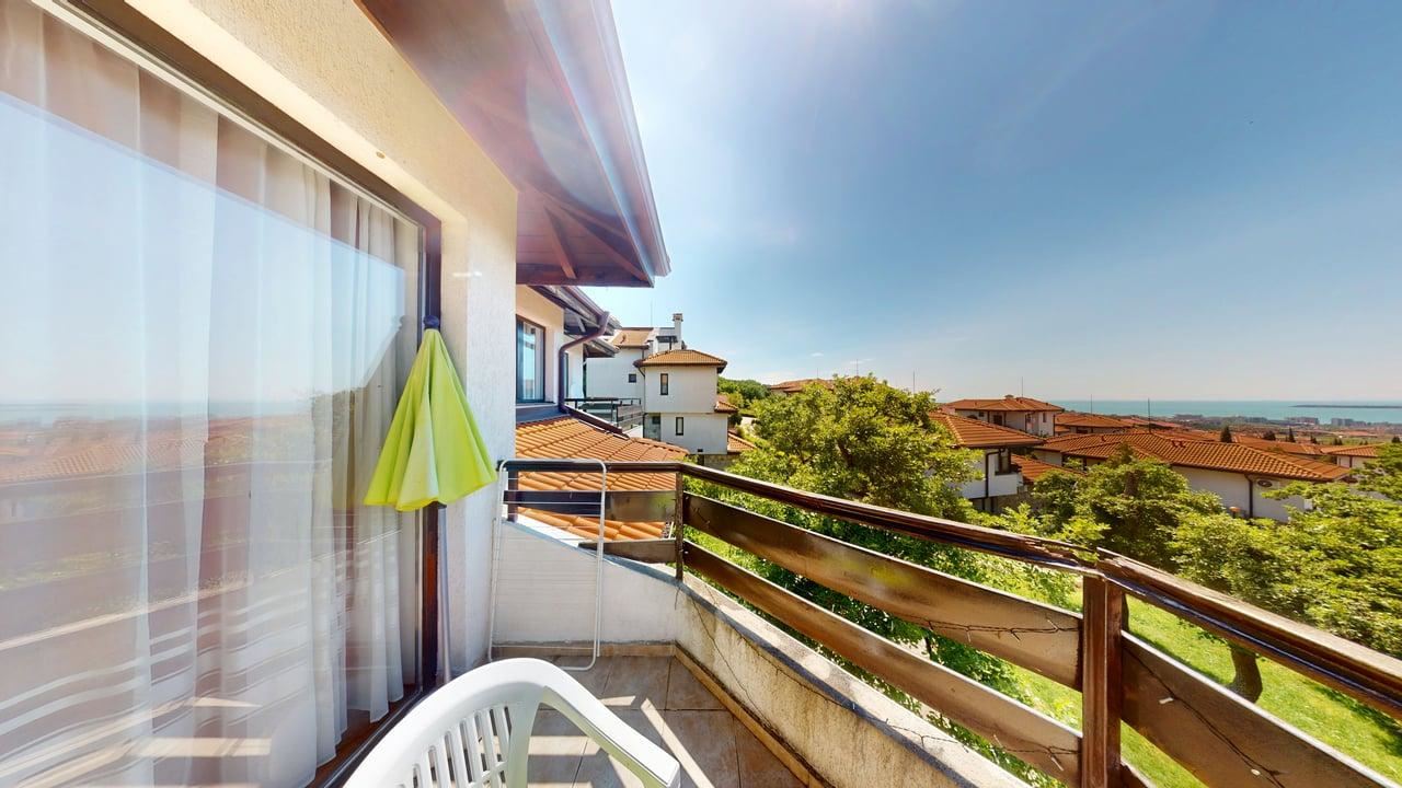 Geräumige Zwei-Zimmer-Wohnung mit Meerblick in der Region Sonnenstrand