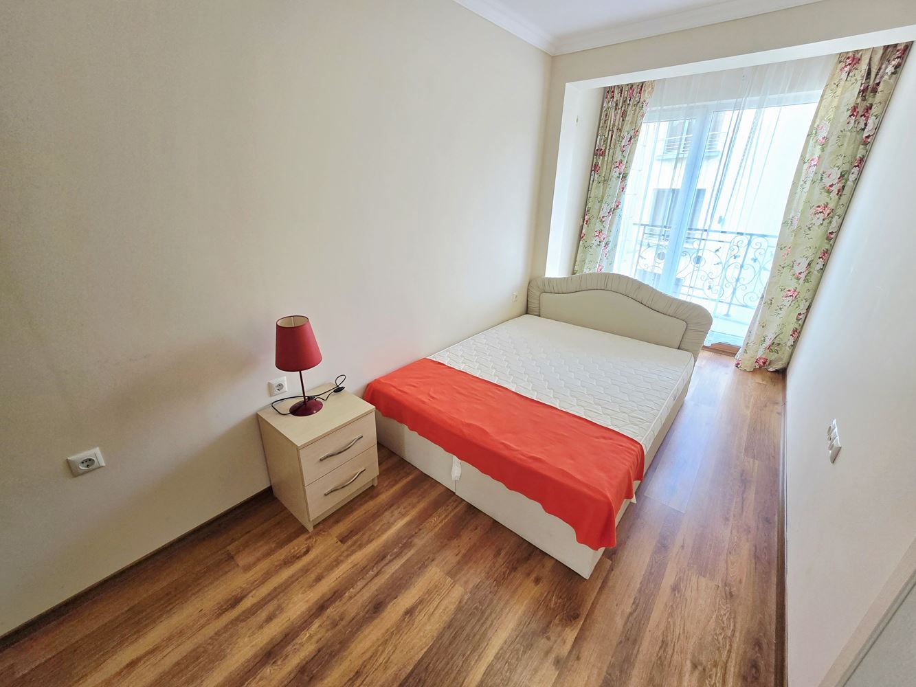 Moderne Zweizimmerwohnung in Sonnenstrand – neu renoviert, hervorragende Investitionsmöglichkeit und bezugsfertig