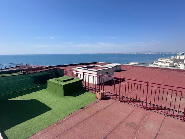 Penthouse mit Panoramameerblick und privatem Strandzugang in Sveti Vlas