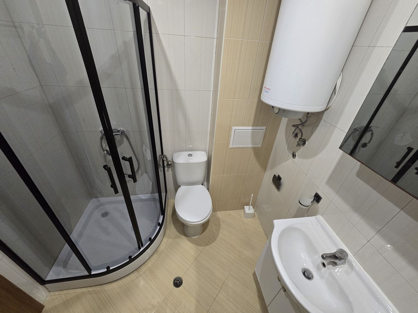 Modernes Studio mit neuer Renovierung und ruhigem Ausblick – ein perfekter Ort zur Erholung am Sonnenstrand