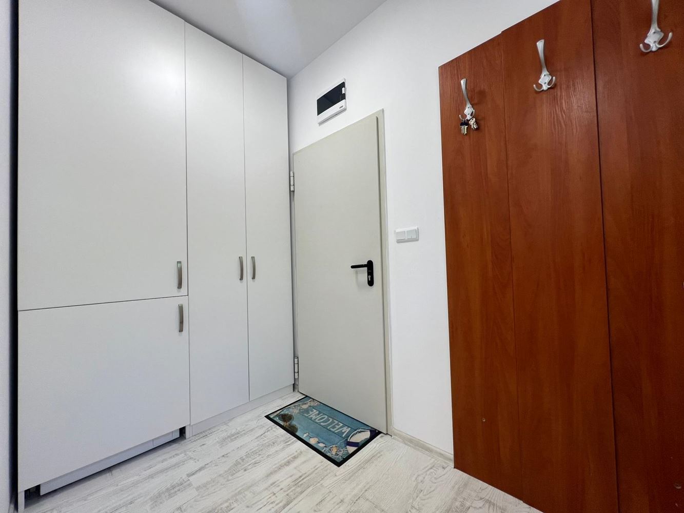 Großzügige Drei-Zimmer-Wohnung (Apartment mit zwei Schlafzimmern) mit großer Terrasse und Parkplatz in Sozopol – nahe Harmani-Strand