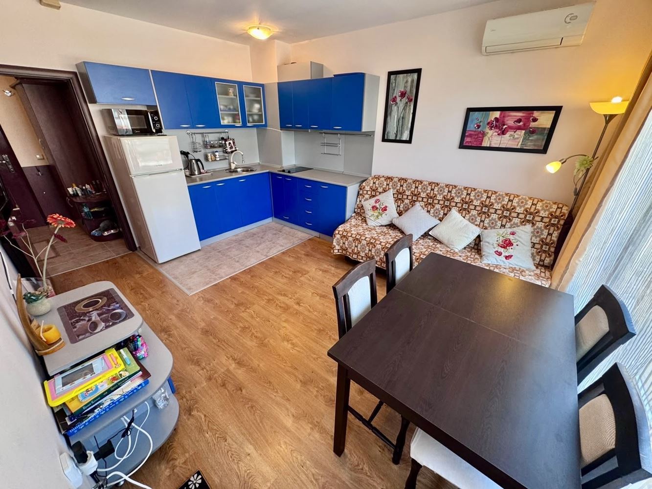 Komfortable 2-Zimmer-Wohnung mit großzügiger Terrasse und Poolblick in einer luxuriösen Anlage in Nessebar