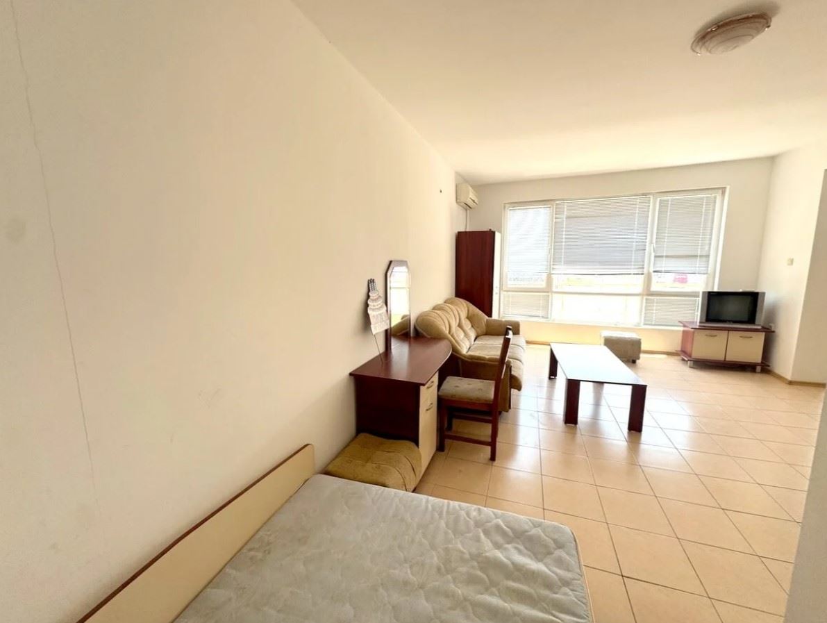 Apartment mit einem Schlafzimmer 300 Meter vom Strand in Sonnenstrand – ausgezeichnete Möglichkeit zur Renovierung und Investition